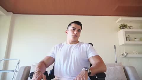 Snapshot of maximohoot chatting on 10/24/25, 08:49 Sebastian online show from 10/24/25, 08:49