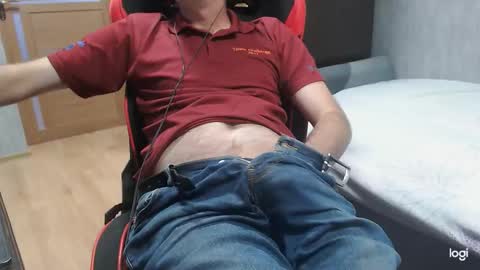 maximus3334 online show from 09/22/25, 12:07