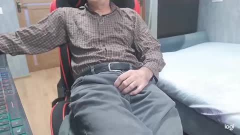 maximus3334 online show from 11/25/25, 09:53