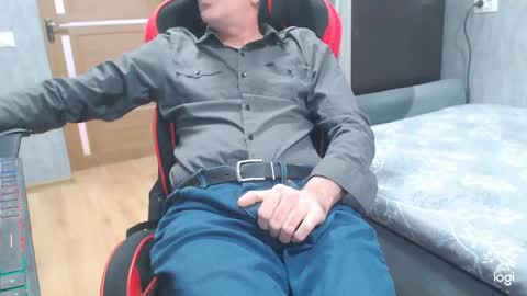 maximus3334 online show from 04/10/26, 11:48