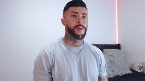 Independent Model online show from 10/04/25, 05:16