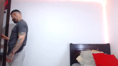 Independent Model online show from 02/10/26, 03:43