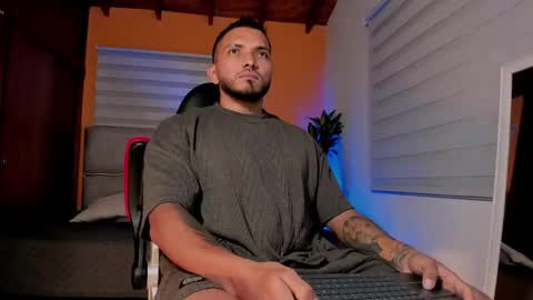 Snapshot of maximusclark chatting on 03/17/26, 01:32 Maximus Clark online show from 03/17/26, 01:32