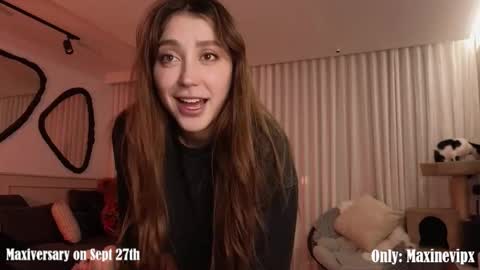 Snapshot of maxine_8 chatting on 09/26/25, 12:14 Maxine online show from 09/26/25, 12:14