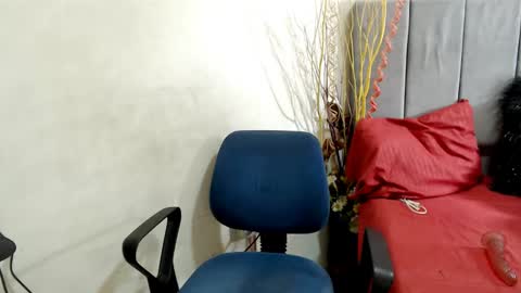 Snapshot of maxinesex_ chatting on 12/04/24, 02:37 maxinesex_ online show from 12/04/24, 02:37