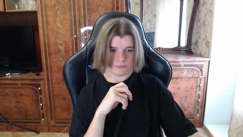 Max online show from 09/29/25, 12:32