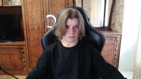 Max online show from 10/07/25, 11:51