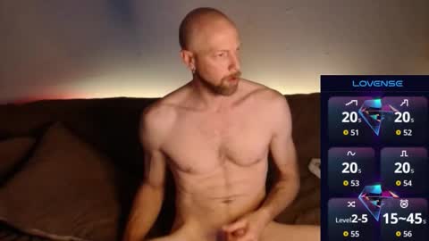 MaxRouger online show from 11/12/25, 07:03