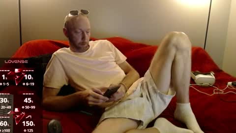 Snapshot of maxrouger chatting on 06/14/26, 01:24 MaxRouger online show from 06/14/26, 01:24