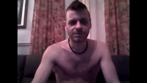 Snapshot of maxthewolf chatting on 12/15/25, 09:19 MaxTheWolf online show from 12/15/25, 09:19