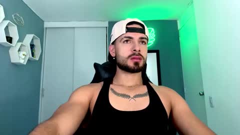 Maxi online show from 10/21/25, 01:06