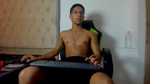 Snapshot of maxvibe420 chatting on 09/22/25, 08:00 maxvibe420 online show from 09/22/25, 08:00