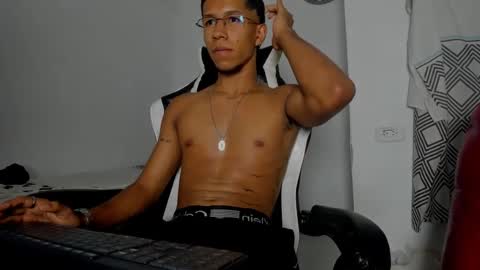 Snapshot of maxvibe420 chatting on 10/08/25, 08:28 maxvibe420 online show from 10/08/25, 08:28