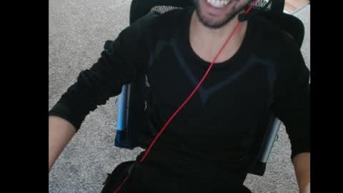 Snapshot of maxvirya3 chatting on 12/20/25, 04:30 max online show from 12/20/25, 04:30