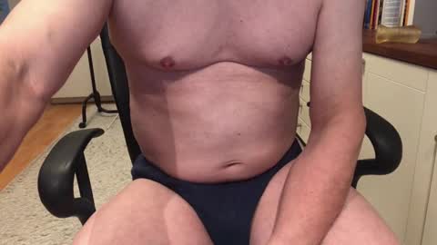 Snapshot of maxx_martin chatting on 10/31/25, 07:42 Max online show from 10/31/25, 07:42