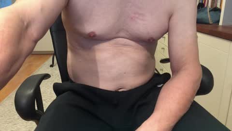 Snapshot of maxx_martin chatting on 11/18/25, 07:46 Max online show from 11/18/25, 07:46