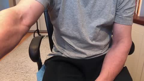 Snapshot of maxx_martin chatting on 01/12/26, 08:52 Max online show from 01/12/26, 08:52