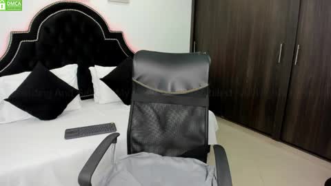 Snapshot of maxxicruz chatting on 12/29/24, 07:00 Maxxi online show from 12/29/24, 07:00