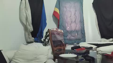 Snapshot of maxxou69hot chatting on 04/05/26, 03:31 maxxou69hot online show from 04/05/26, 03:31