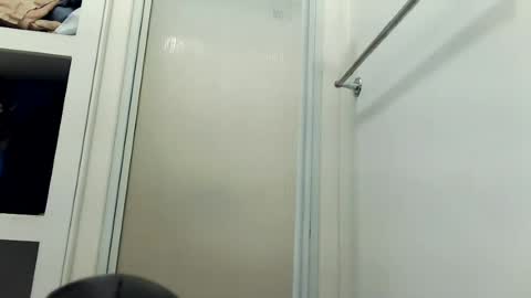 Snapshot of maxxou69hot chatting on 06/27/26, 06:35 maxxou69hot online show from 06/27/26, 06:35