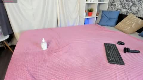 Leila online show from 04/18/26, 12:42