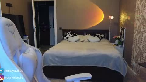 Maya online show from 04/16/26, 03:51