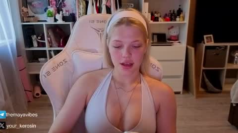 Snapshot of maya_blonde18 chatting on 05/23/26, 03:12 Maya online show from 05/23/26, 03:12