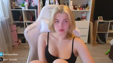 Snapshot of maya_blonde18 chatting on 05/29/26, 03:15 Maya online show from 05/29/26, 03:15