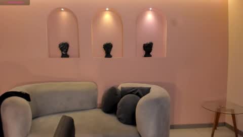 Snapshot of mayahoffman_ chatting on 12/19/25, 01:51 M A Y A H O F F M A N online show from 12/19/25, 01:51