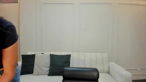 Snapshot of mayahoffman_ chatting on 02/09/26, 11:14 M A Y A H O F F M A N online show from 02/09/26, 11:14