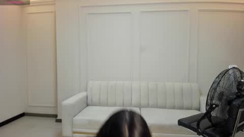 Snapshot of mayahoffman_ chatting on 02/11/26, 11:15 M A Y A H O F F M A N online show from 02/11/26, 11:15