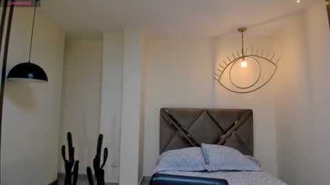 Snapshot of mayahoffman_ chatting on 02/20/26, 11:22 M A Y A H O F F M A N online show from 02/20/26, 11:22