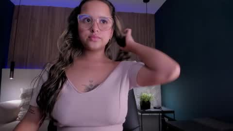 Snapshot of mayalee_ chatting on 05/15/26, 01:07 mayalee_ online show from 05/15/26, 01:07