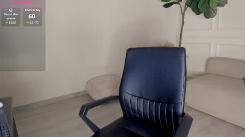 Snapshot of mayalee_ chatting on 06/18/26, 02:12 mayalee_ online show from 06/18/26, 02:12