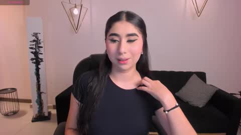 Snapshot of mayamoretti chatting on 10/15/25, 03:28 Maya online show from 10/15/25, 03:28