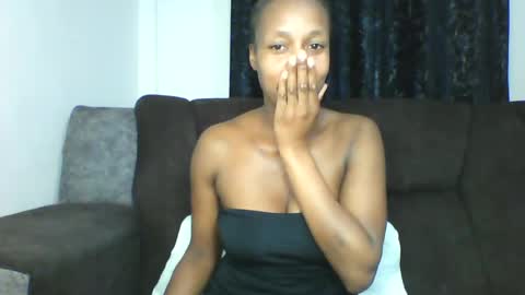 Snapshot of mayasmiley_ chatting on 07/17/26, 06:20 prettydoll online show from 07/17/26, 06:20