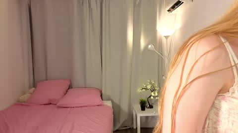 Snapshot of maybaybe chatting on 06/04/26, 04:13 Alice online show from 06/04/26, 04:13