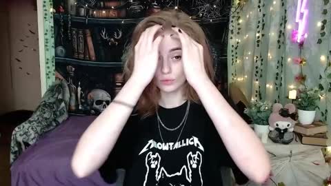 maybe_yours333 online show from 04/16/26, 11:55