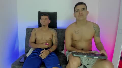 Snapshot of maykel_and_mike chatting on 10/18/25, 10:05 maykel_and_mike online show from 10/18/25, 10:05