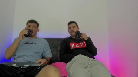 Snapshot of maykel_and_mike chatting on 10/19/25, 10:49 maykel_and_mike online show from 10/19/25, 10:49