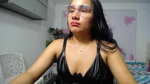 Snapshot of maylin_hornyy19 chatting on 04/27/26, 07:01 Maylin online show from 04/27/26, 07:01