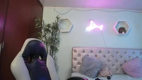 Snapshot of maylin_hornyy19 chatting on 07/05/26, 04:19 Maylin online show from 07/05/26, 04:19