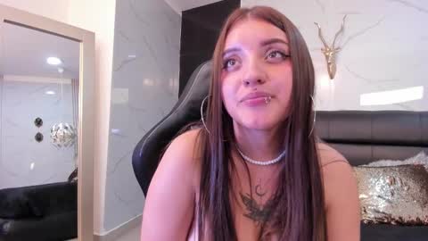 Snapshot of maylinsanchez chatting on 12/17/24, 06:56 Maylin online show from 12/17/24, 06:56