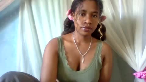 Snapshot of mayrah5 chatting on 07/17/26, 06:20 mayrah online show from 07/17/26, 06:20