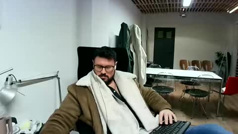 Snapshot of maythe4bwu chatting on 12/11/24, 04:09 maythe4bwu online show from 12/11/24, 04:09