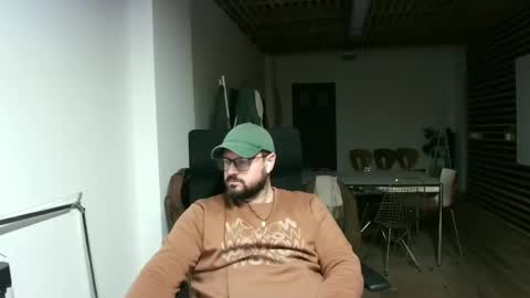 Snapshot of maythe4bwu chatting on 12/15/24, 02:05 maythe4bwu online show from 12/15/24, 02:05