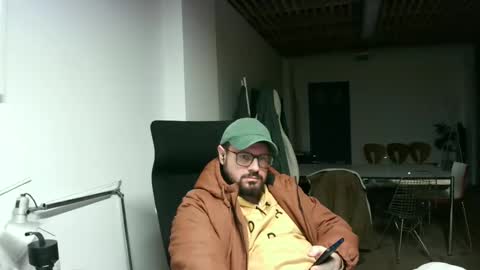 Snapshot of maythe4bwu chatting on 12/17/24, 05:04 maythe4bwu online show from 12/17/24, 05:04