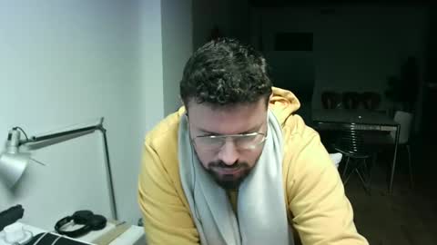 Snapshot of maythe4bwu chatting on 12/23/24, 10:53 maythe4bwu online show from 12/23/24, 10:53