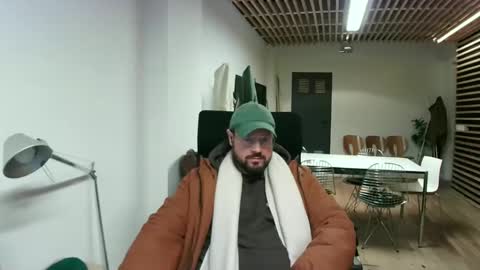 Snapshot of maythe4bwu chatting on 12/26/24, 09:11 maythe4bwu online show from 12/26/24, 09:11