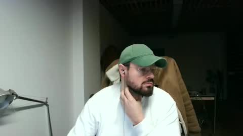 Snapshot of maythe4bwu chatting on 12/31/24, 12:15 maythe4bwu online show from 12/31/24, 12:15